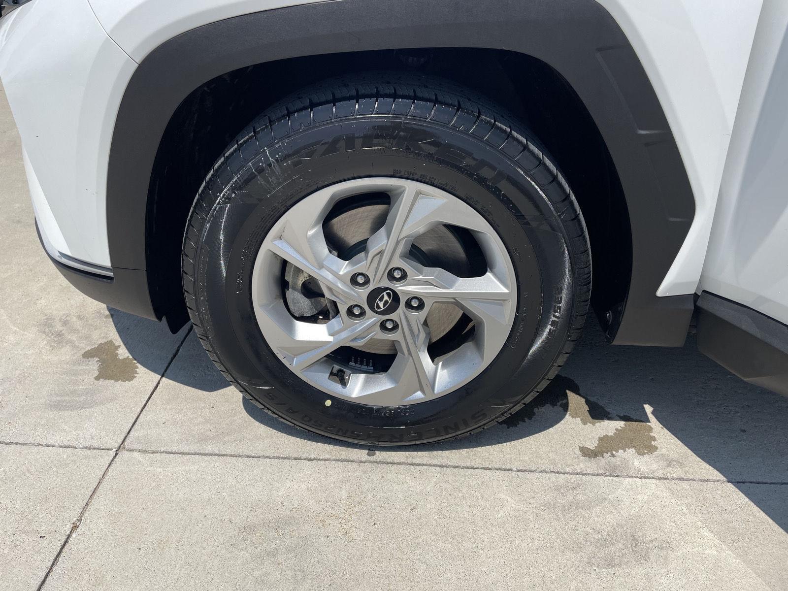 Vehicle photo 10