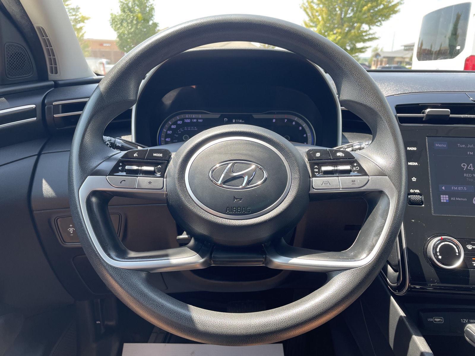 Vehicle photo 12