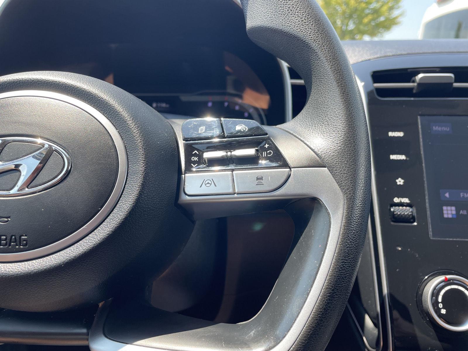 Vehicle photo 14