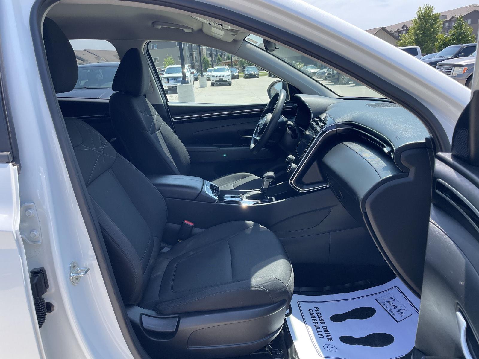 Vehicle photo 19