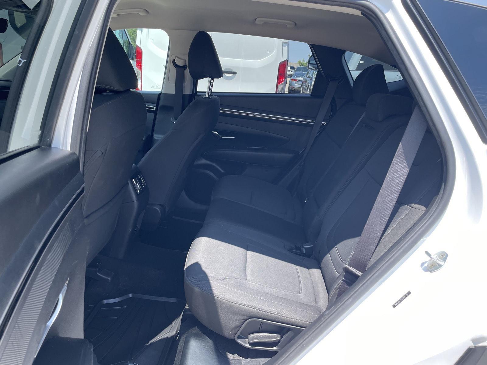 Vehicle photo 20