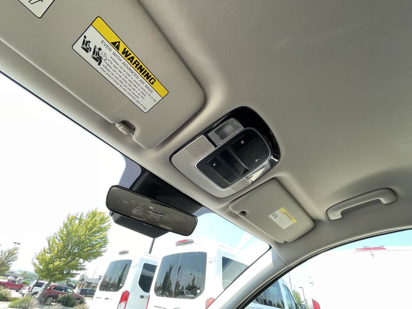 Vehicle photo 21