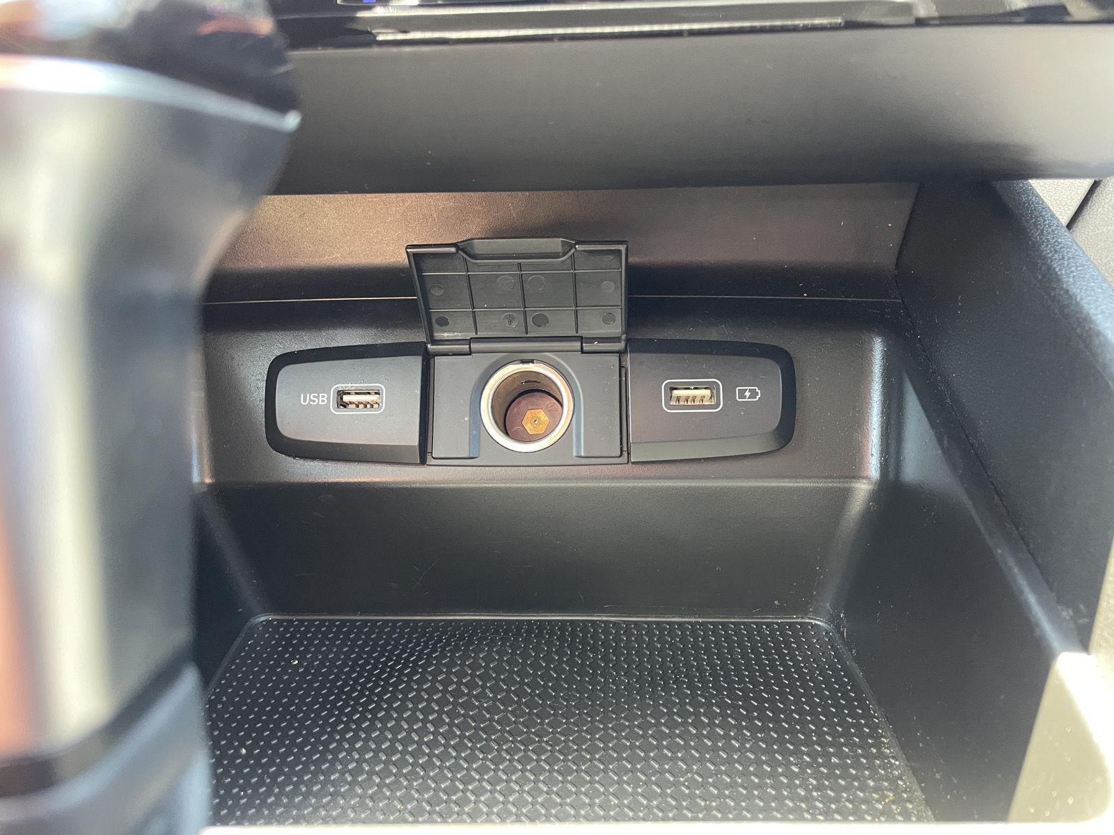 Vehicle photo 27