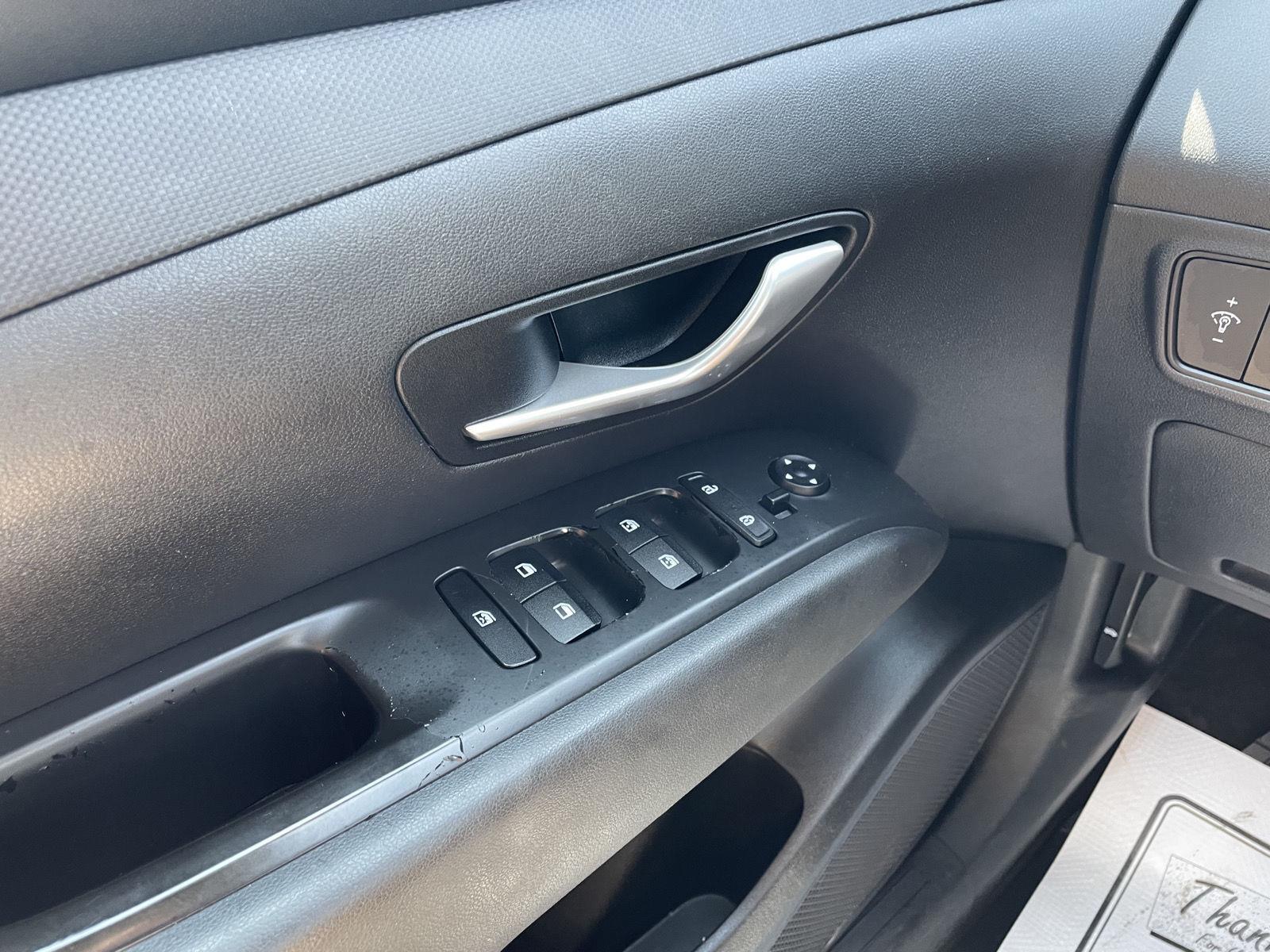 Vehicle photo 28