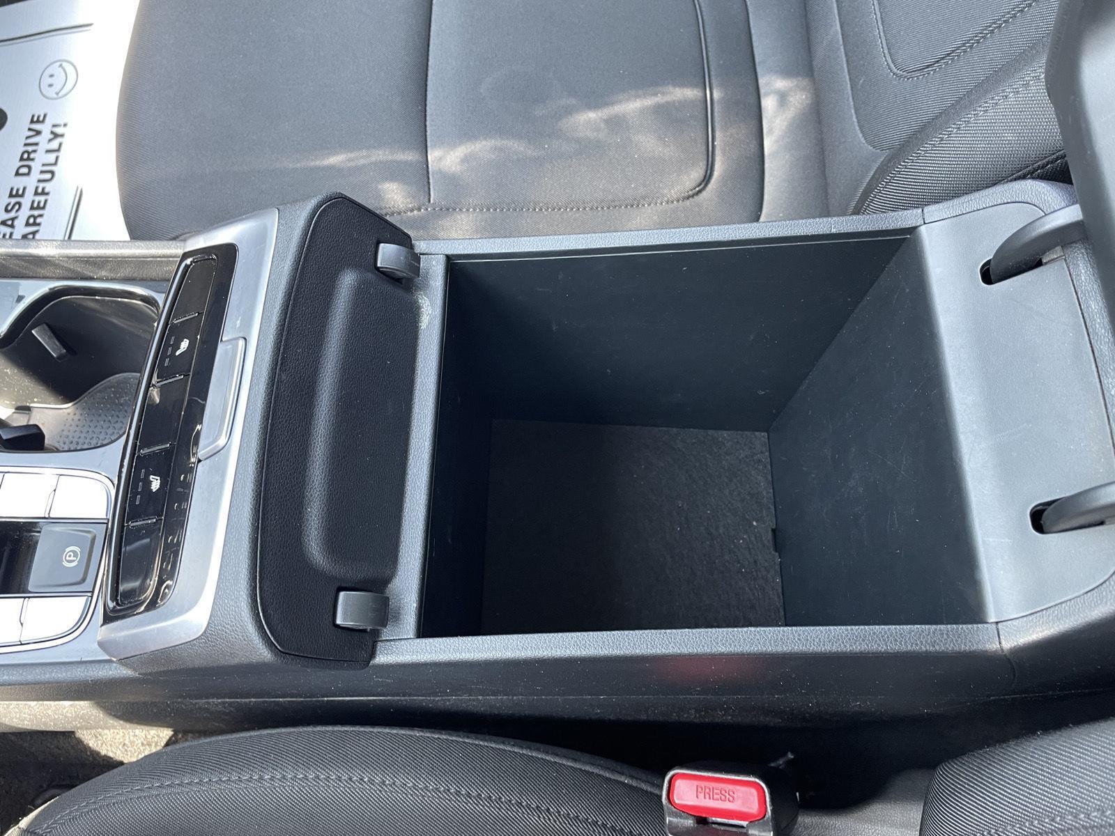 Vehicle photo 30