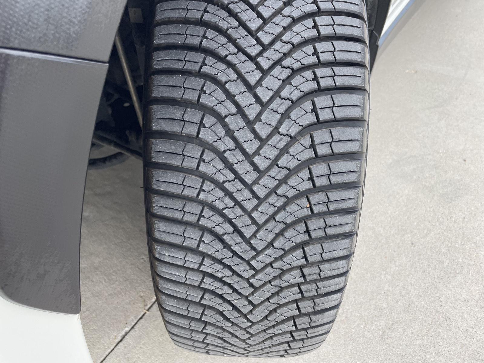 Vehicle photo 11