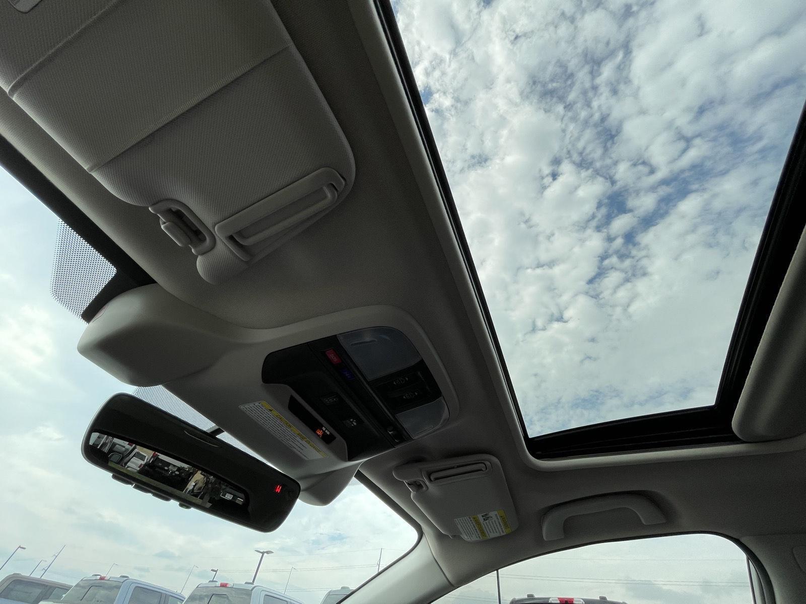 Vehicle photo 21