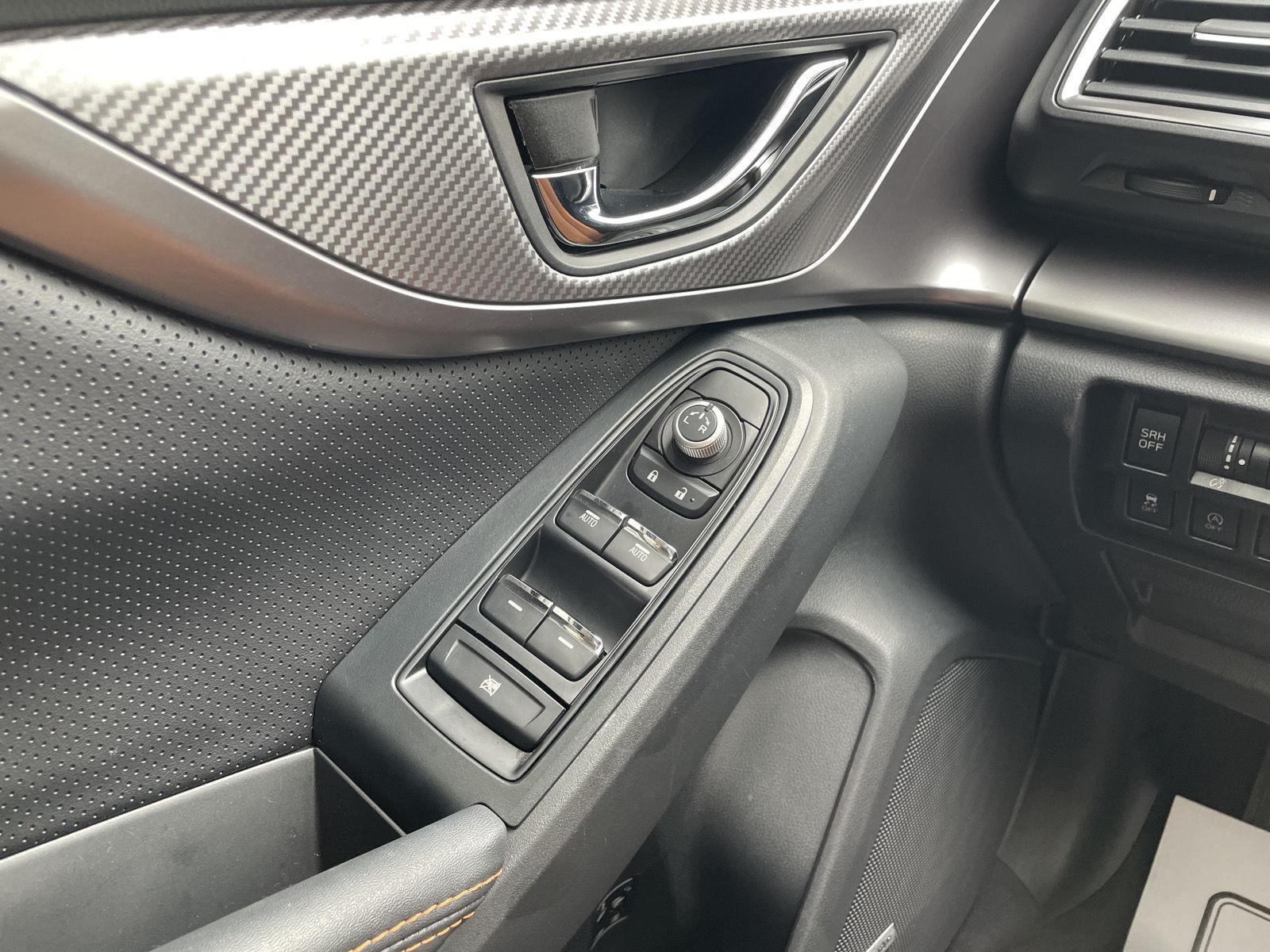 Vehicle photo 30