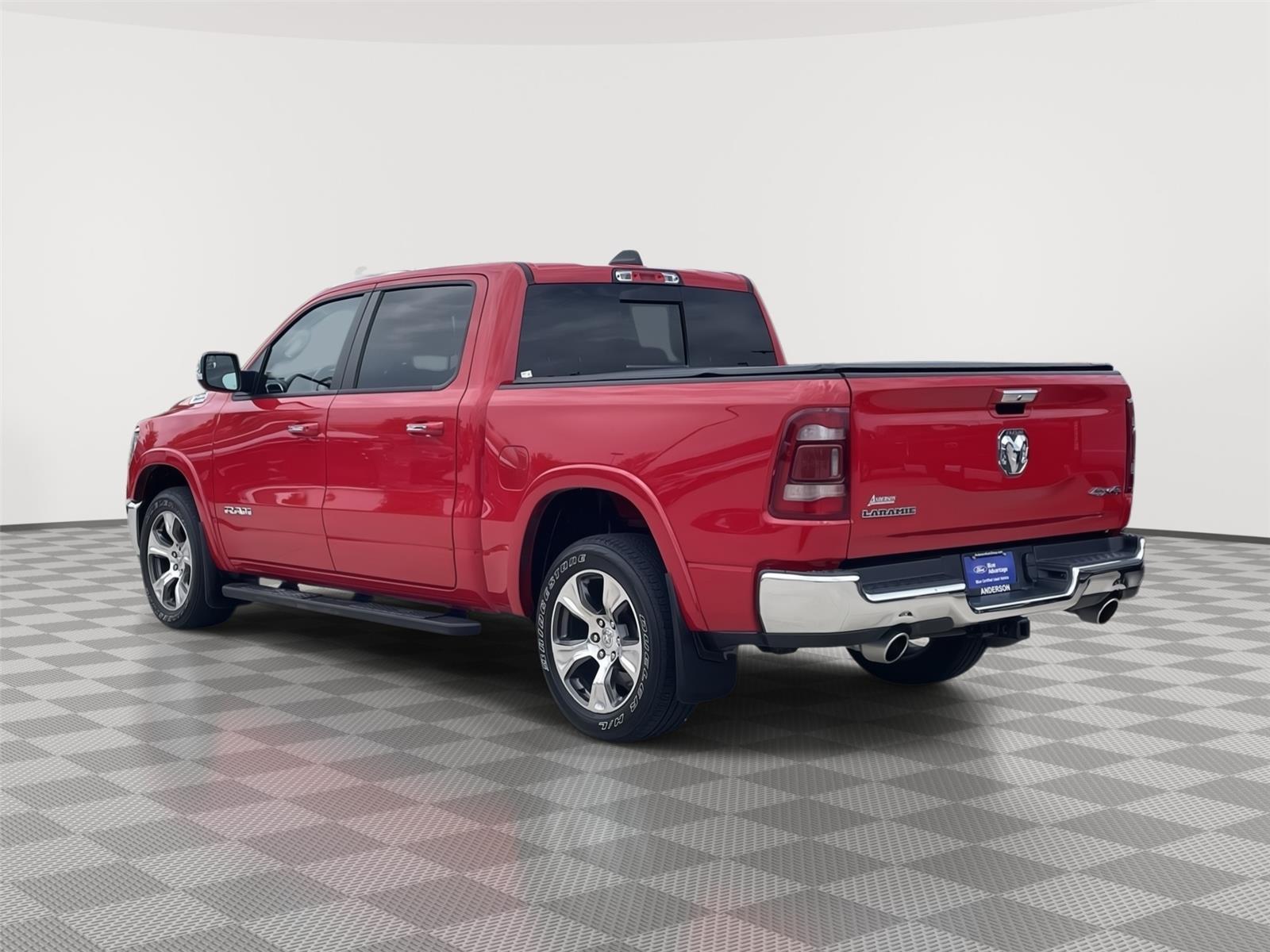 Vehicle photo 9