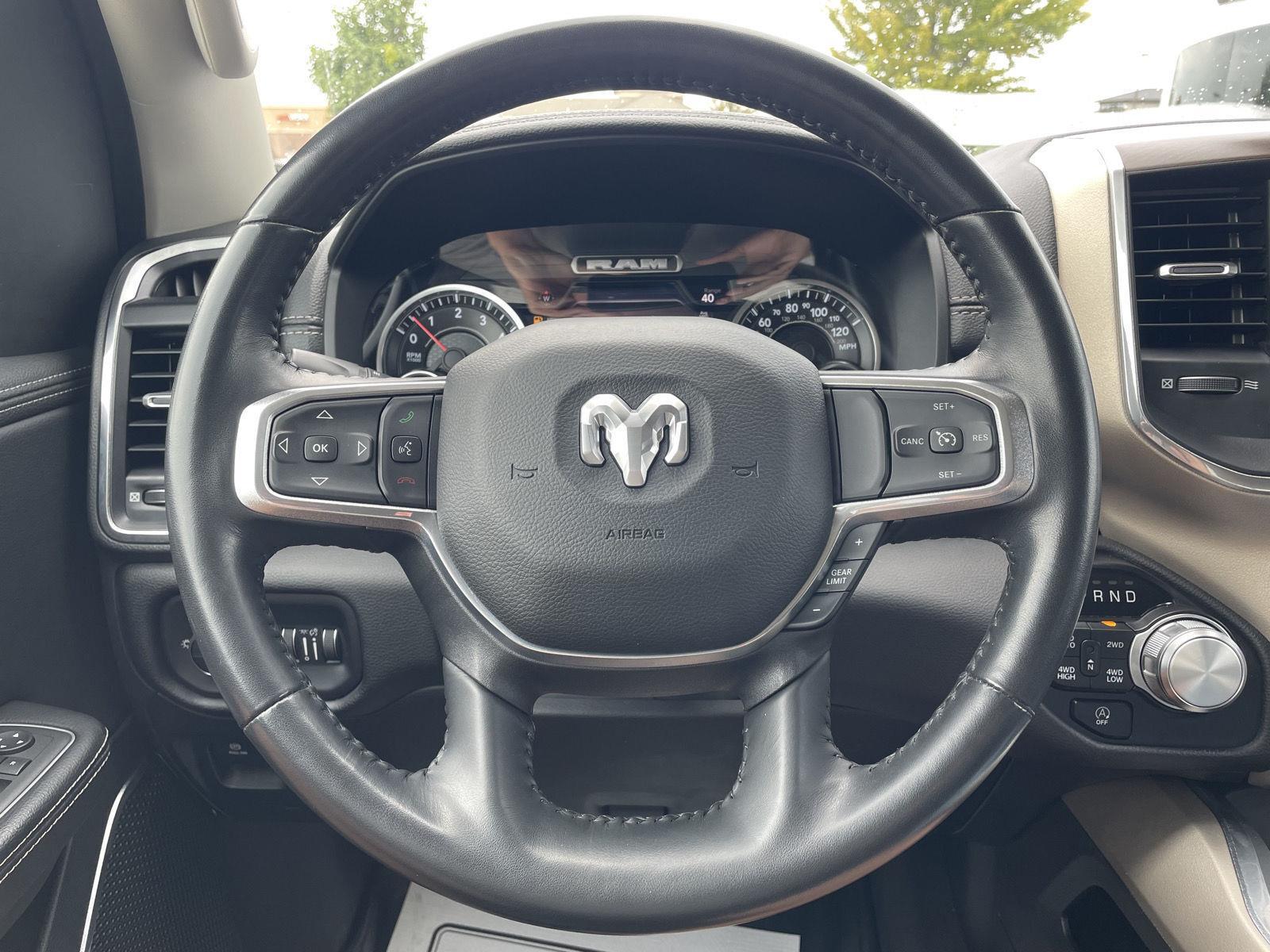 Vehicle photo 12