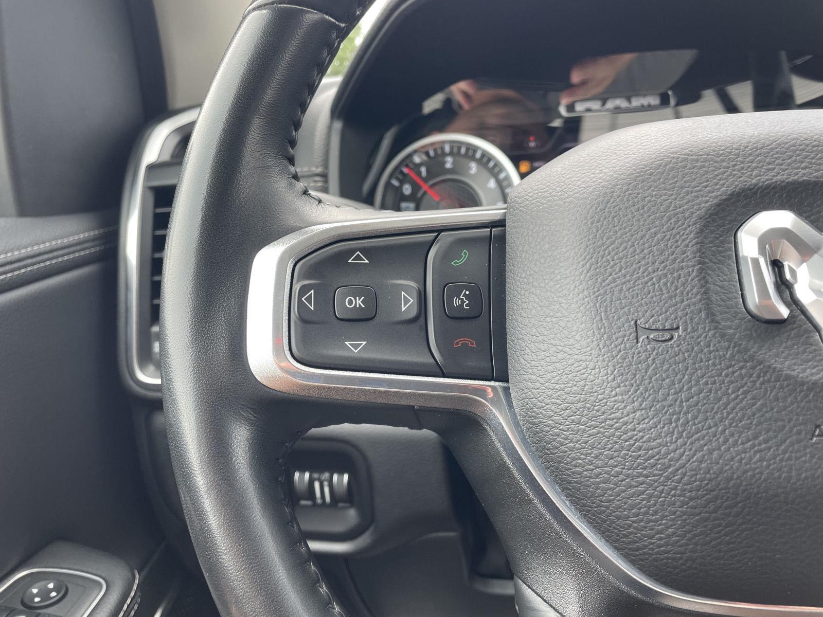 Vehicle photo 13