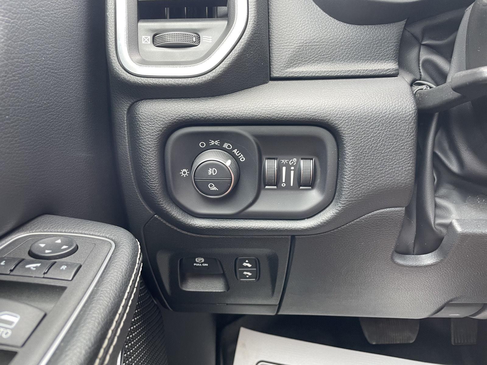 Vehicle photo 16