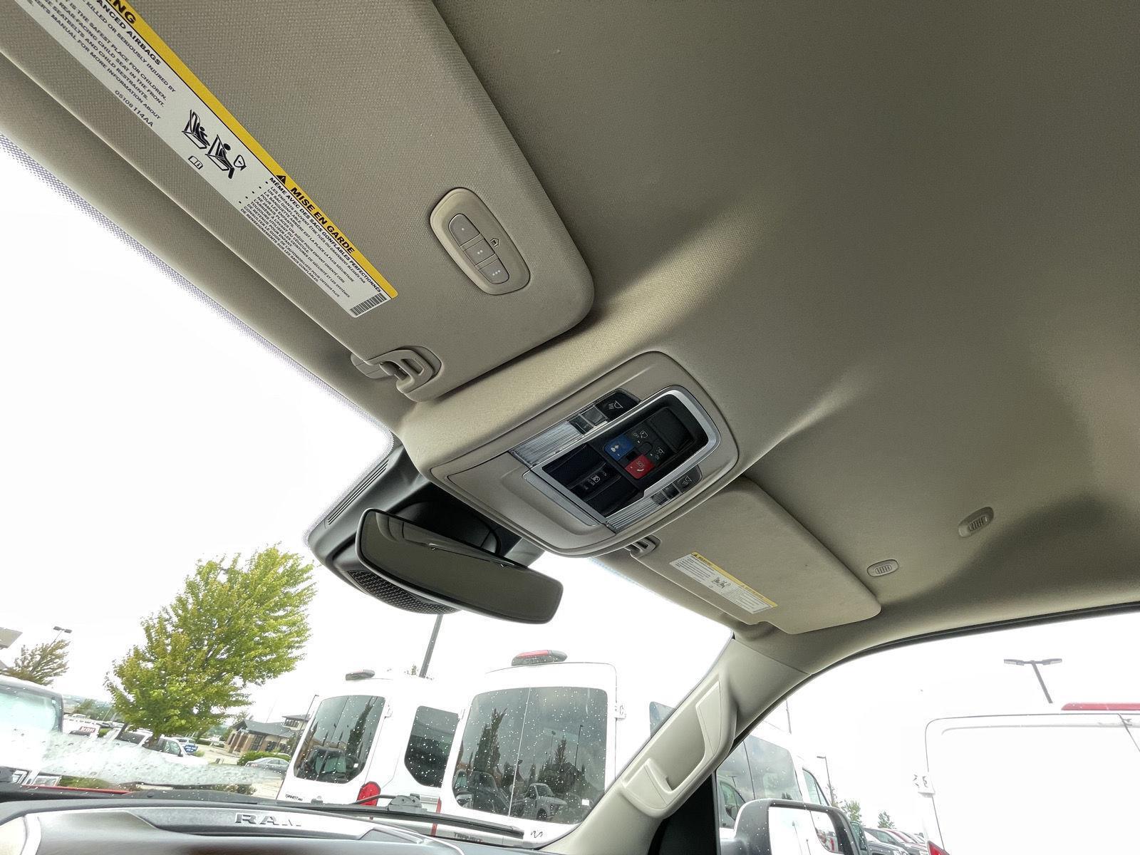Vehicle photo 21