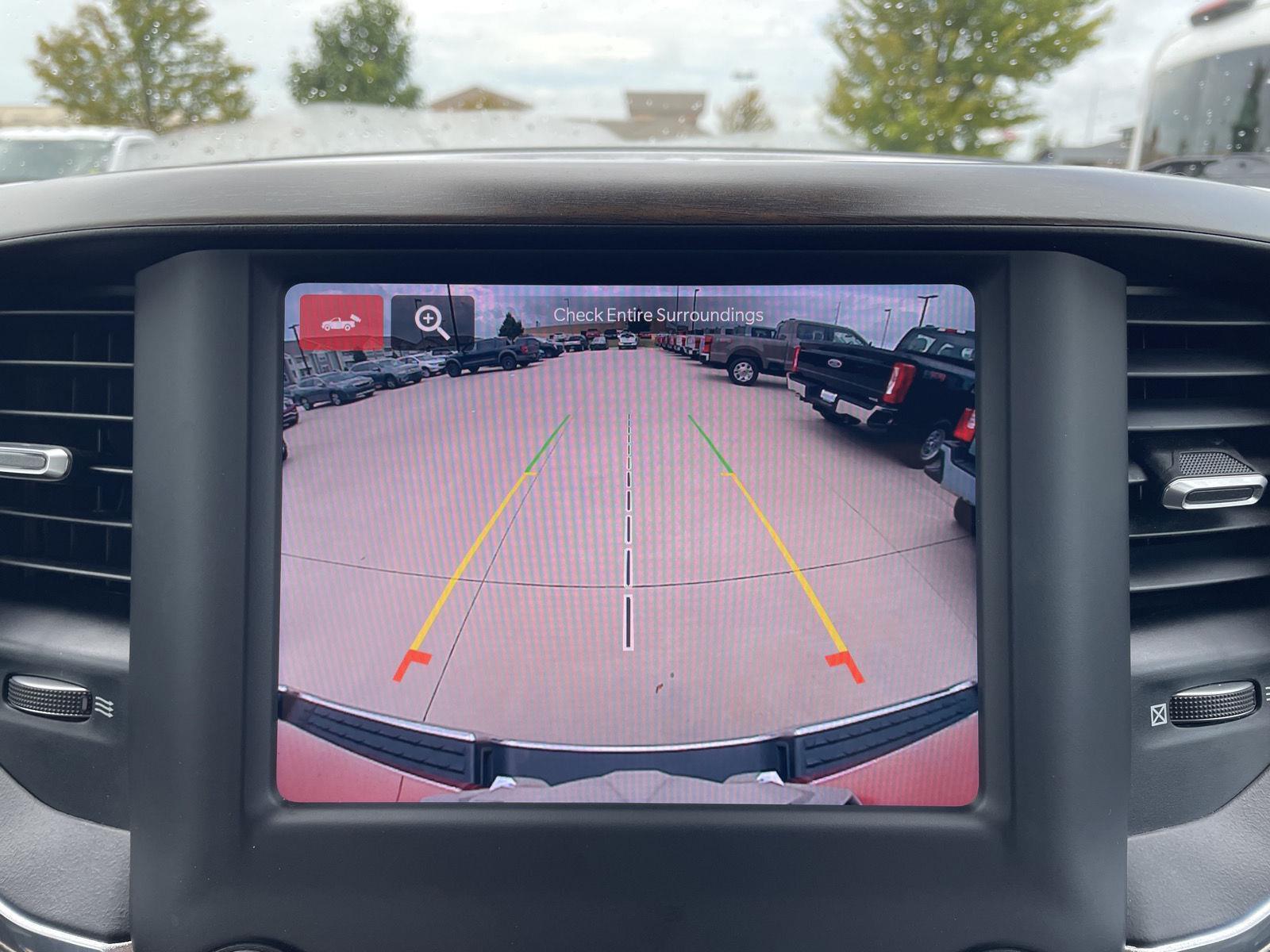 Vehicle photo 23