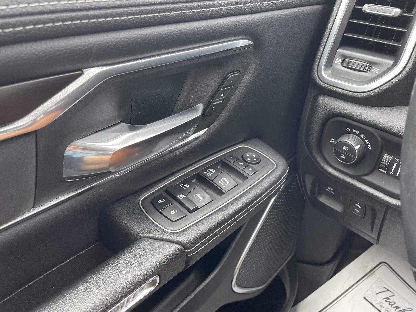 Vehicle photo 28