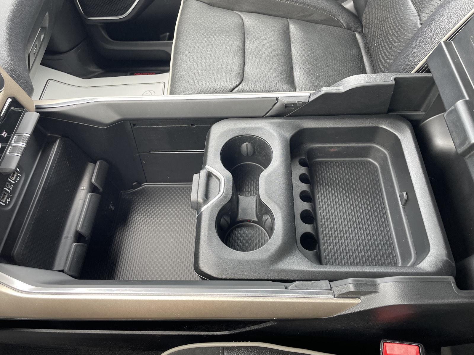 Vehicle photo 30
