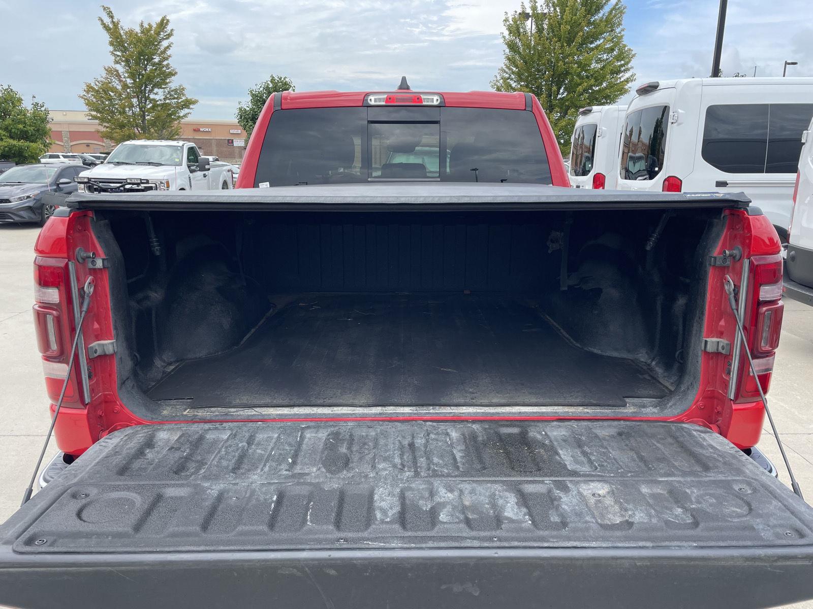 Vehicle photo 34