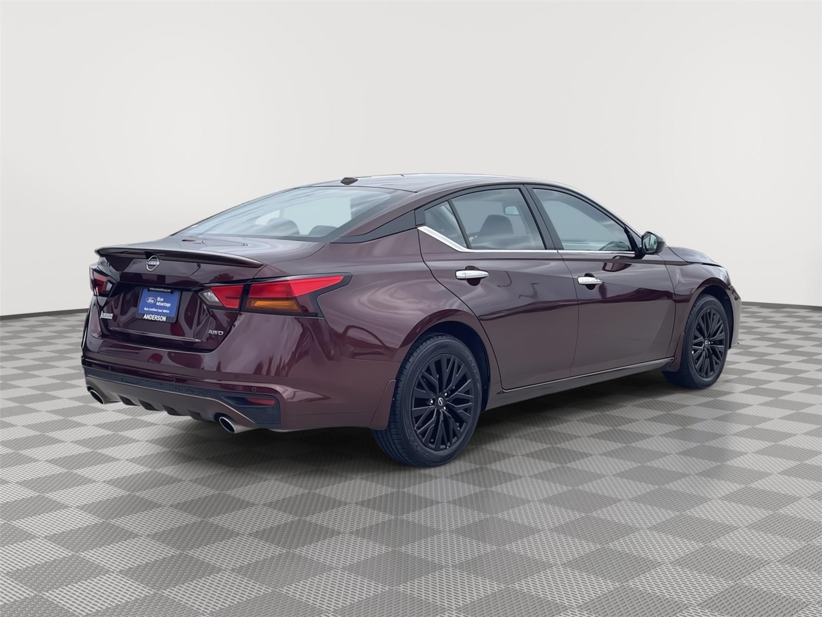 Vehicle photo 7