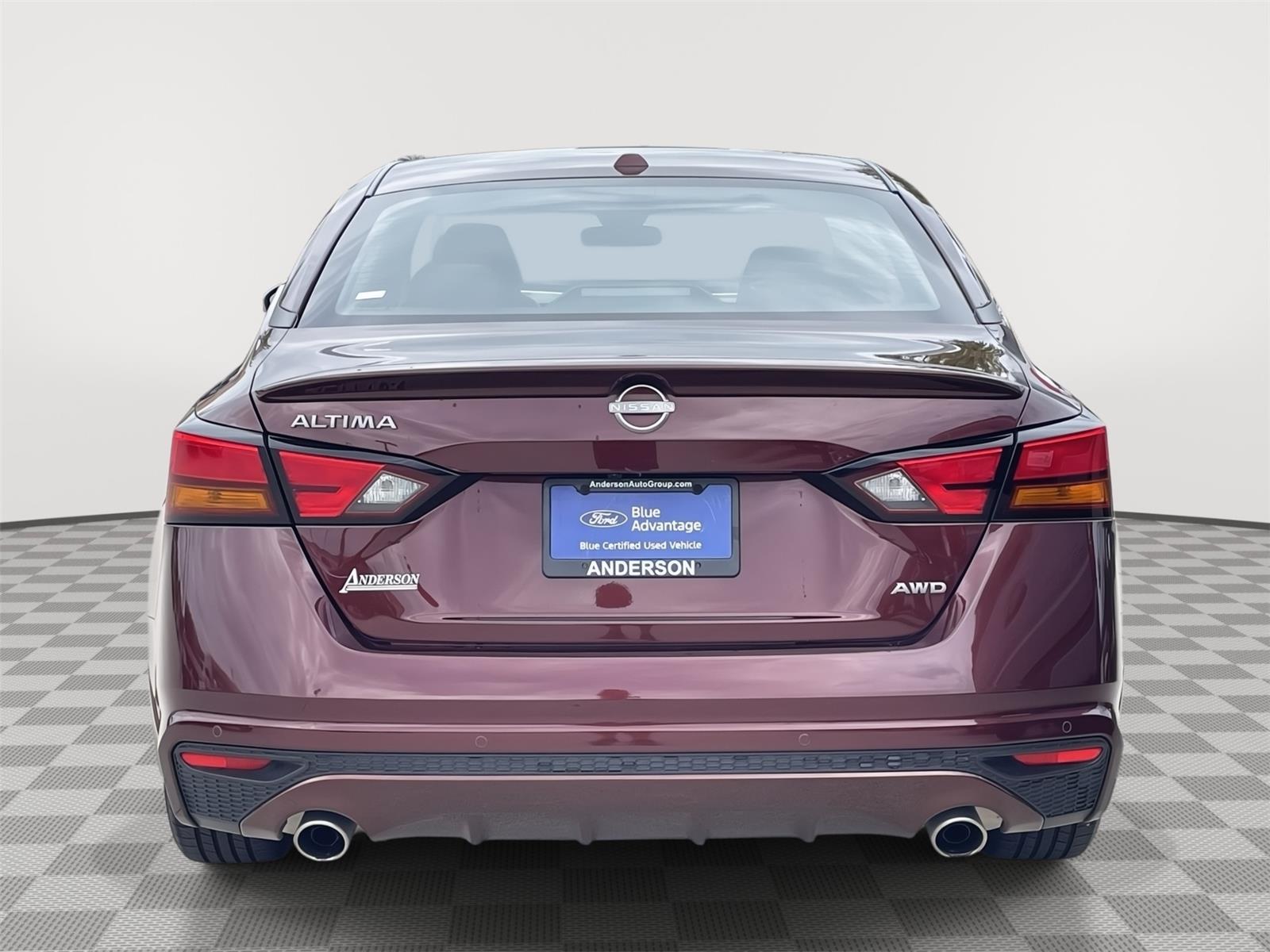 Vehicle photo 8