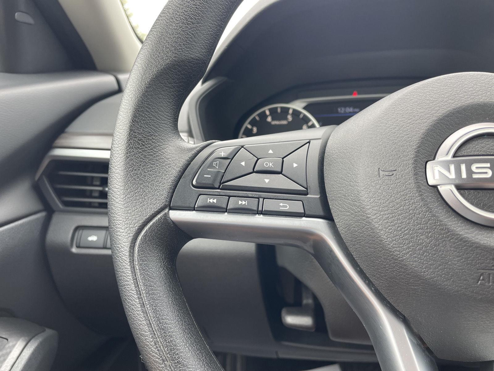 Vehicle photo 13
