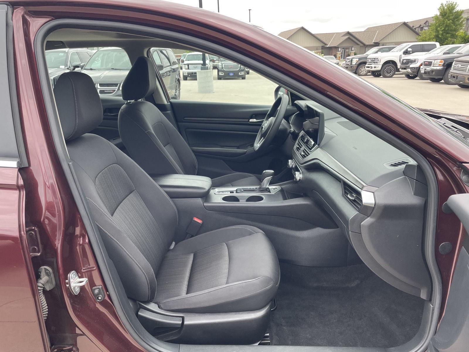 Vehicle photo 19