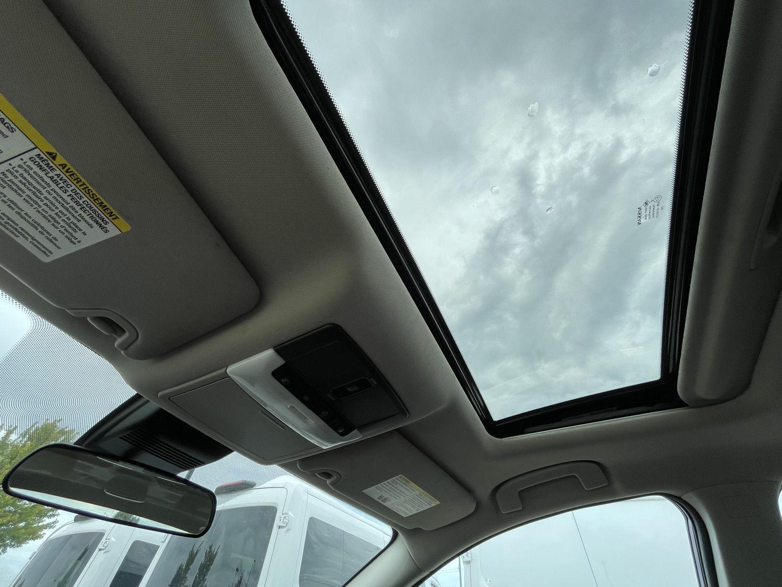 Vehicle photo 21