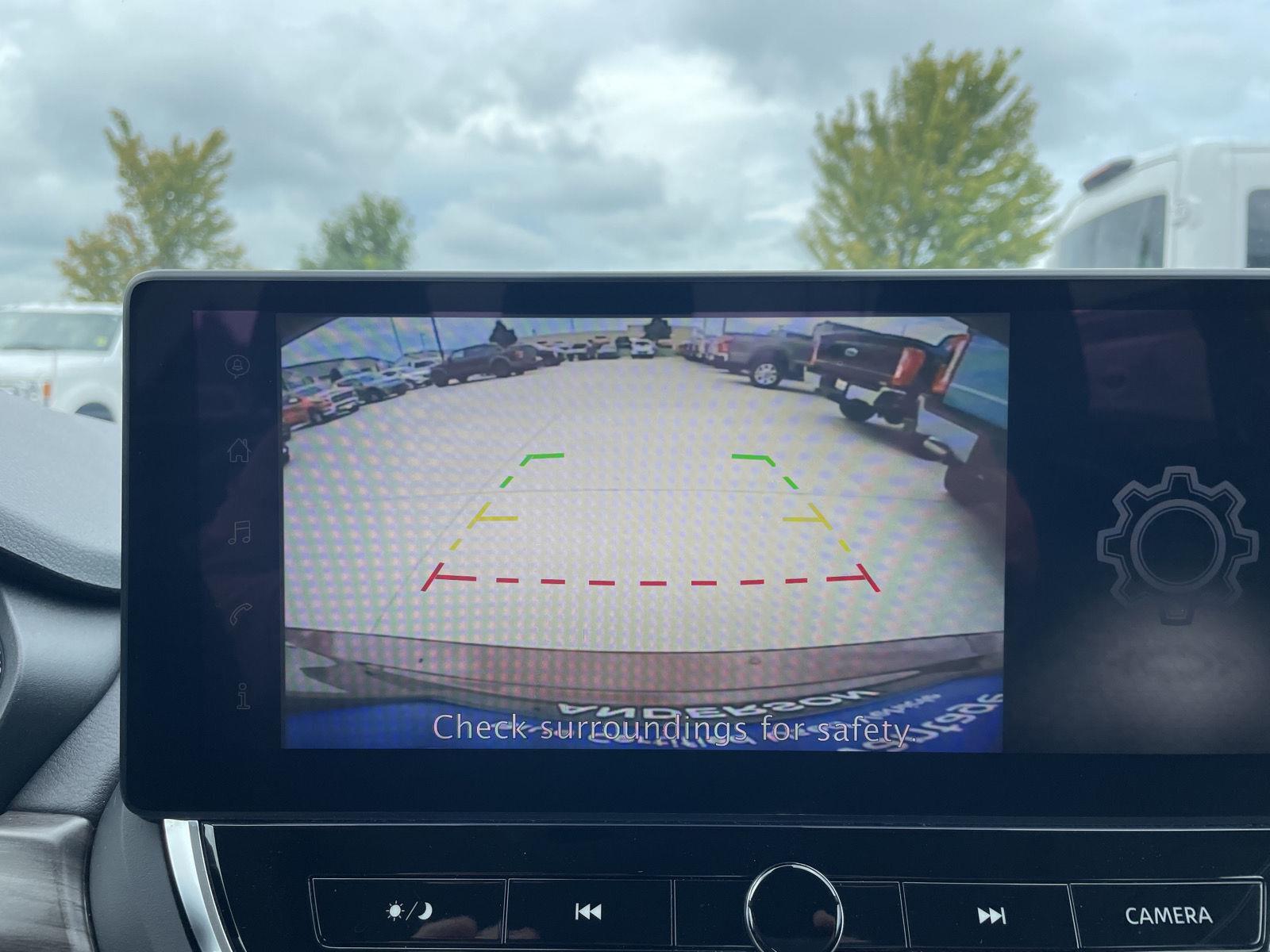Vehicle photo 23