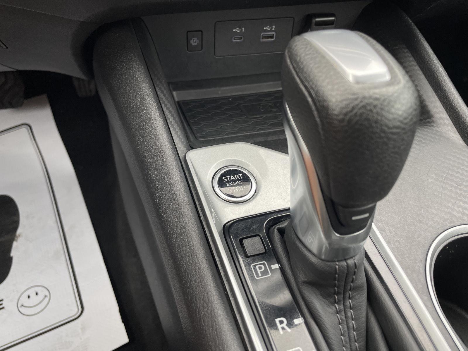 Vehicle photo 24