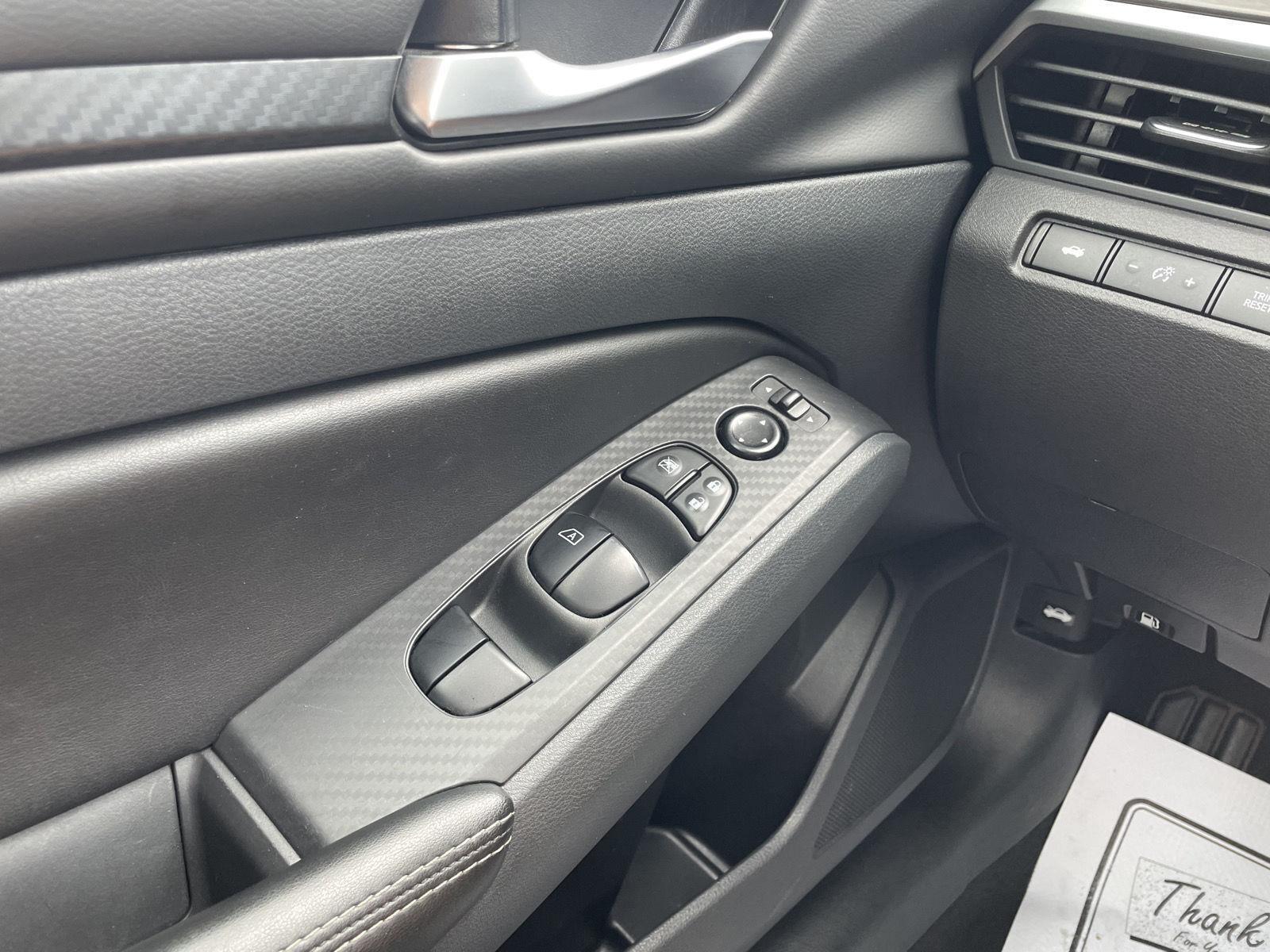 Vehicle photo 28