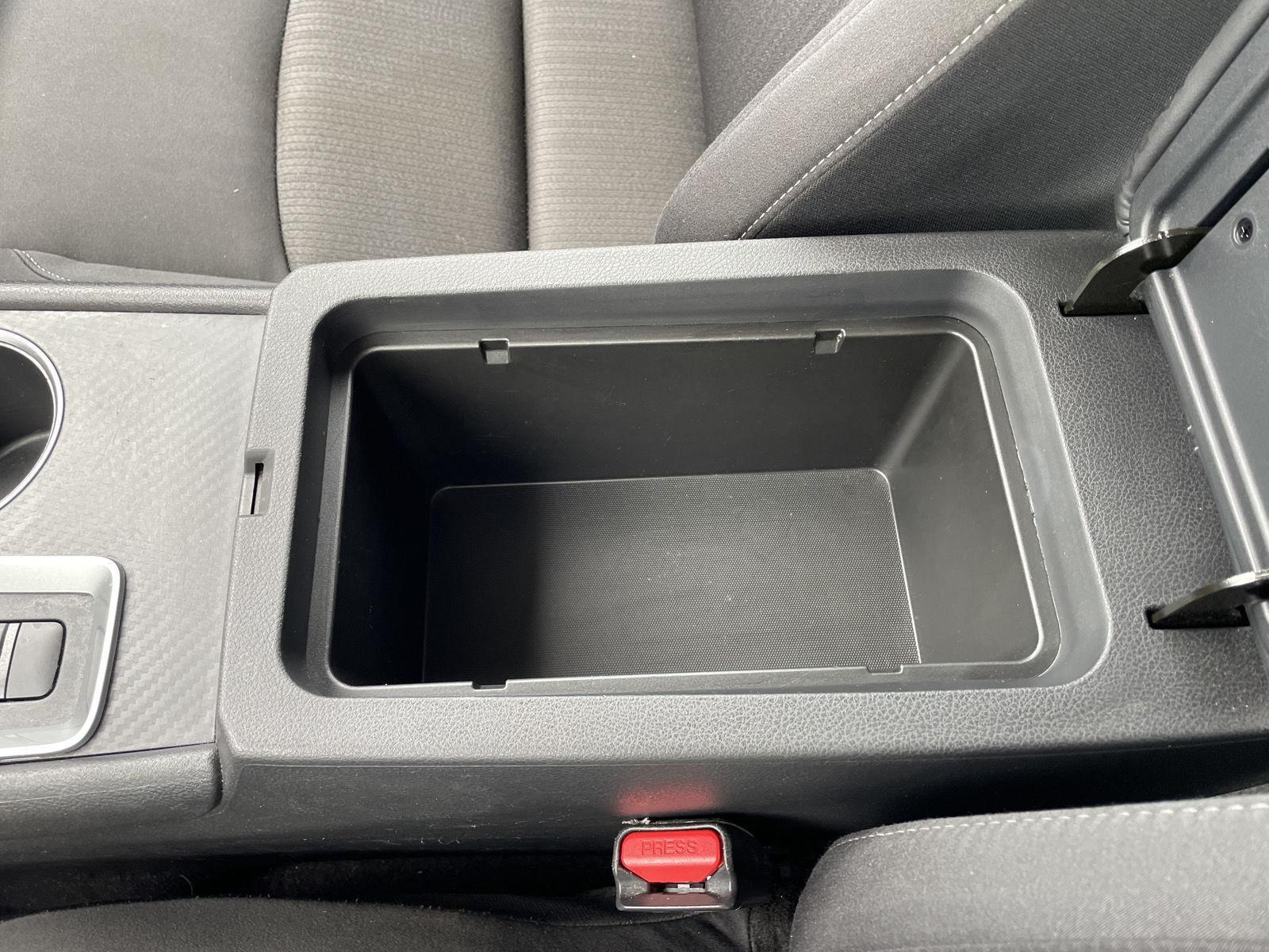 Vehicle photo 30