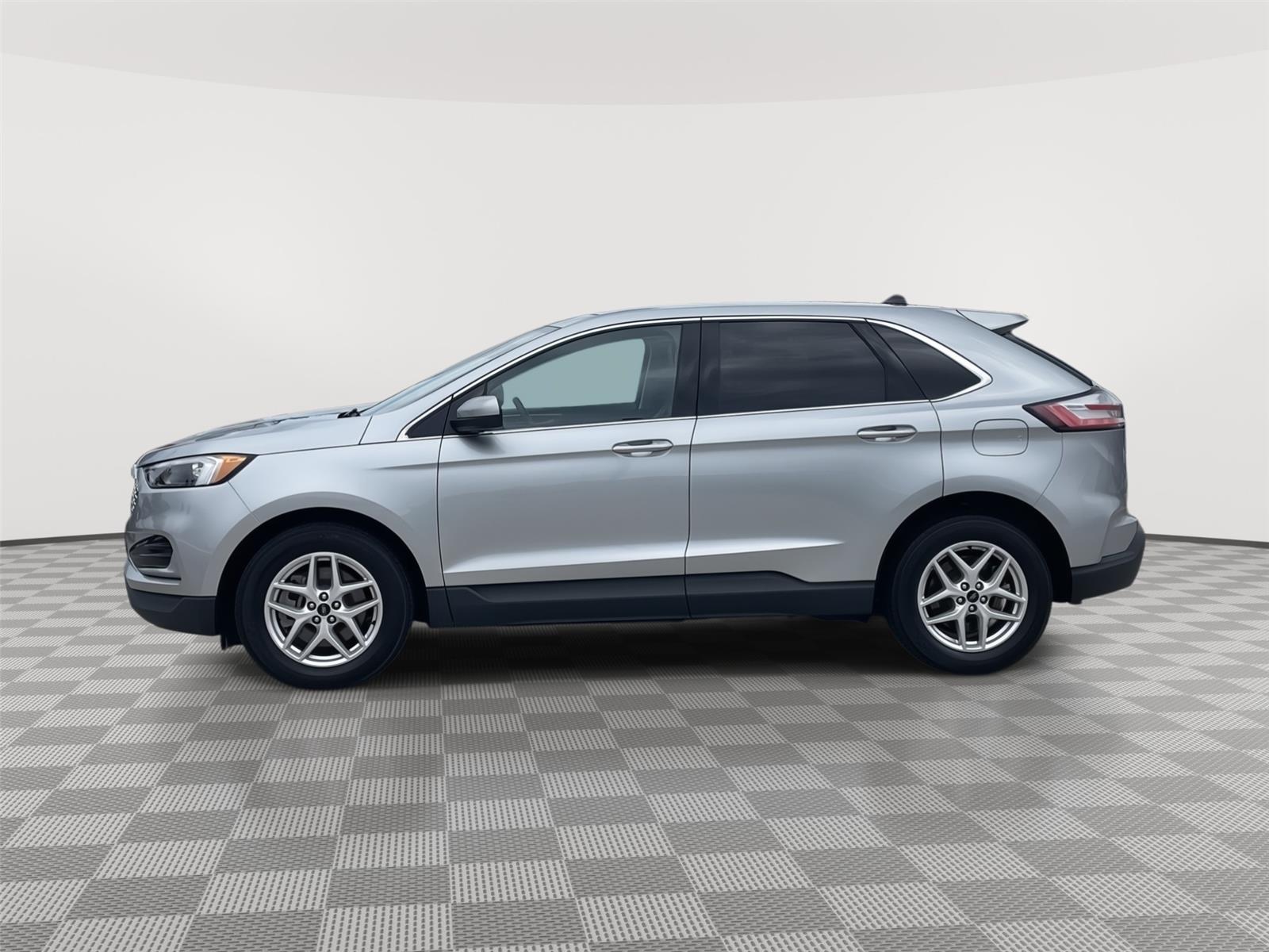 Vehicle photo 2