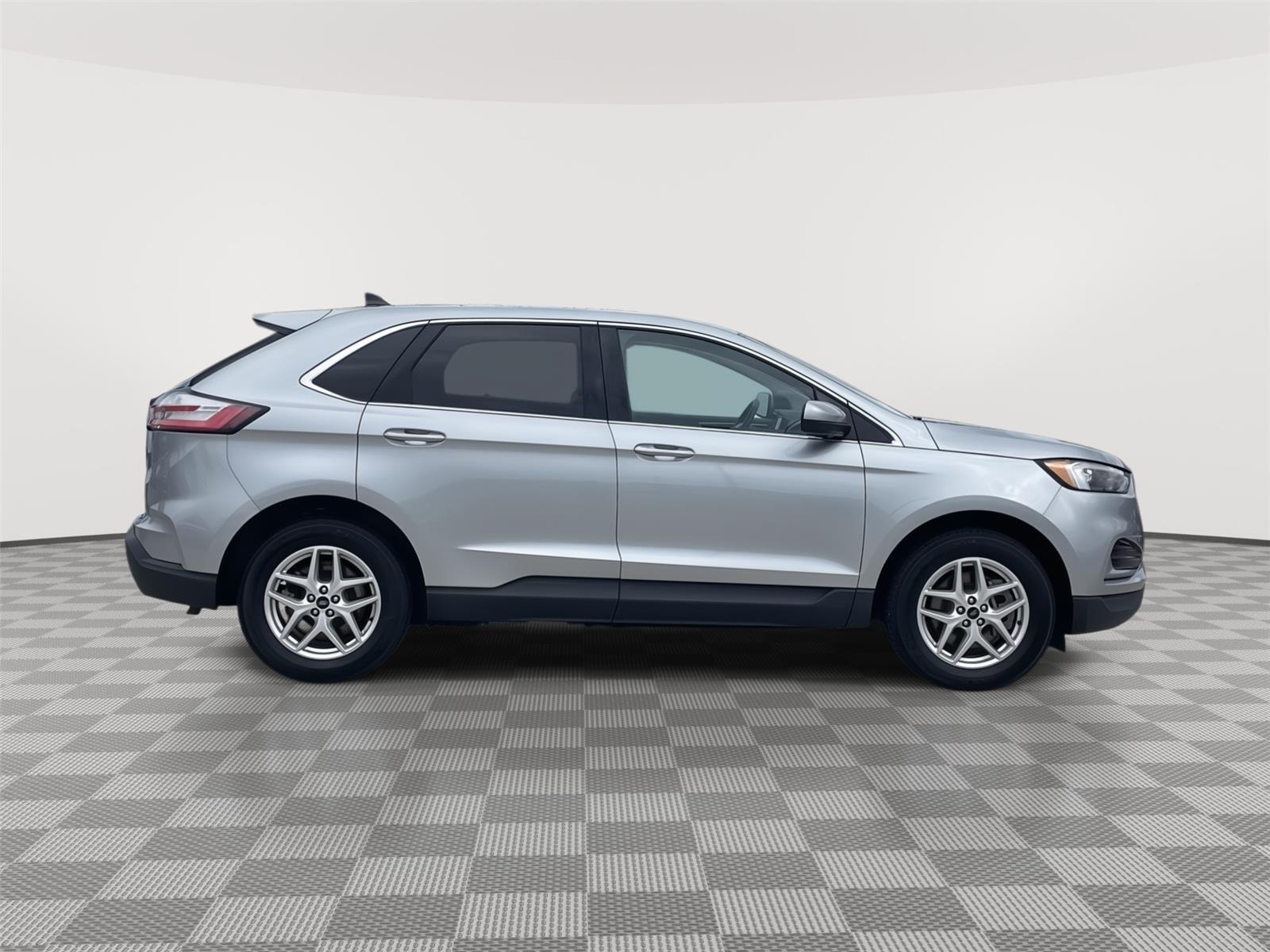 Vehicle photo 6