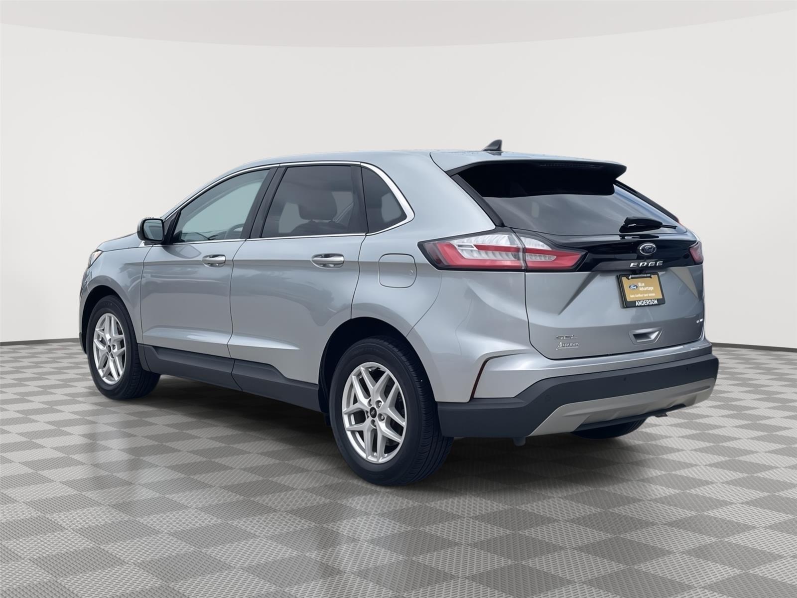 Vehicle photo 9