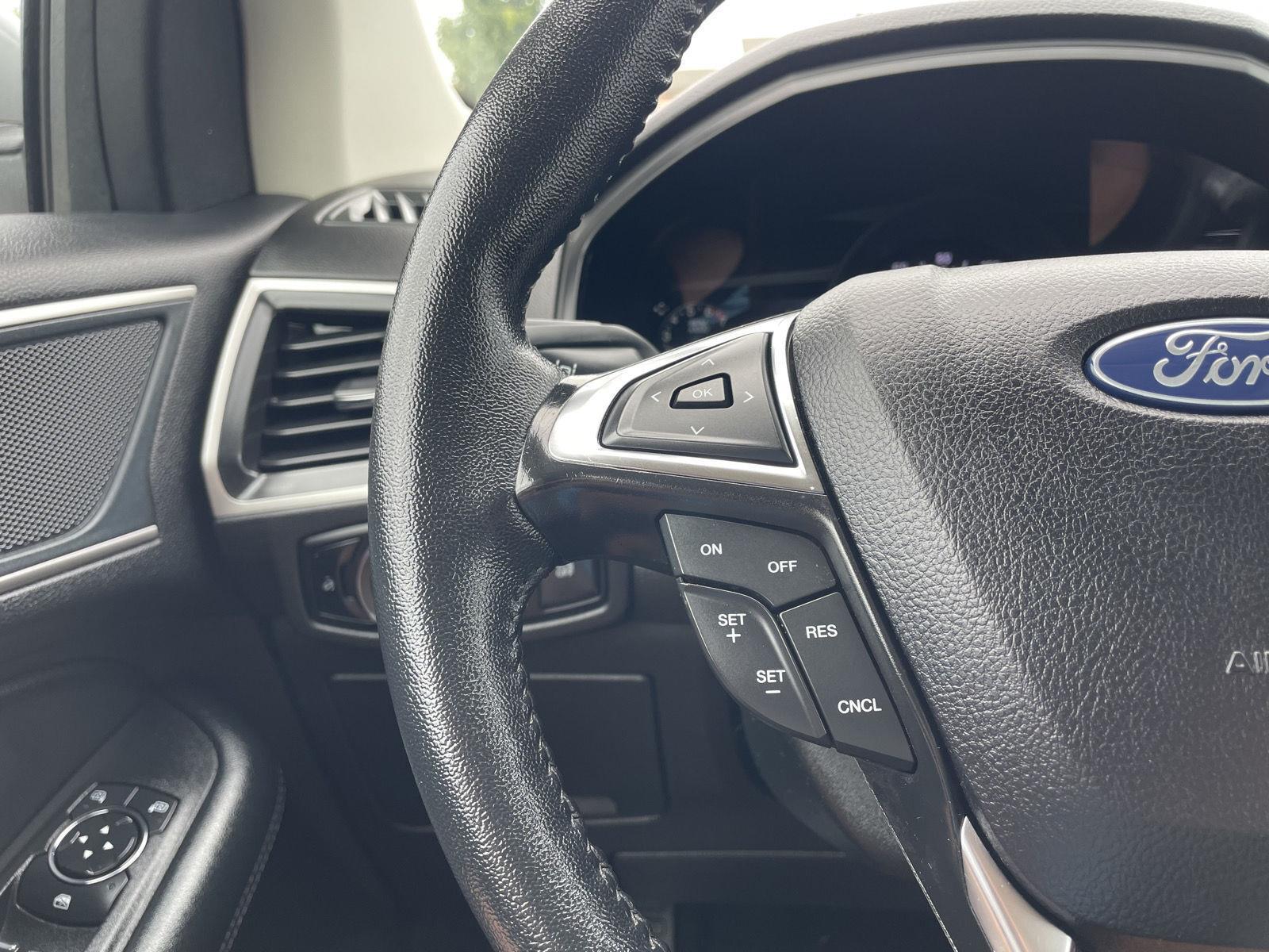 Vehicle photo 13
