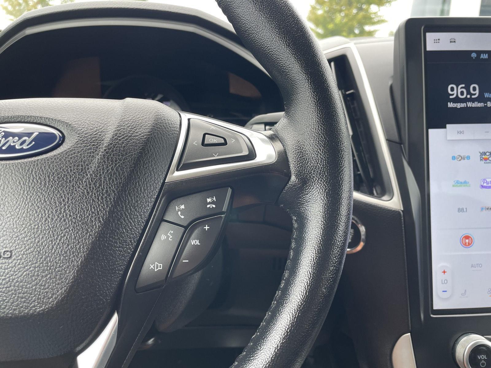 Vehicle photo 14