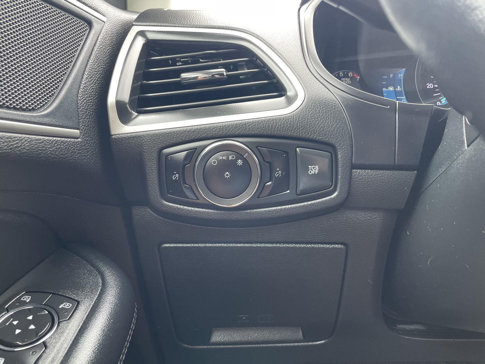 Vehicle photo 16