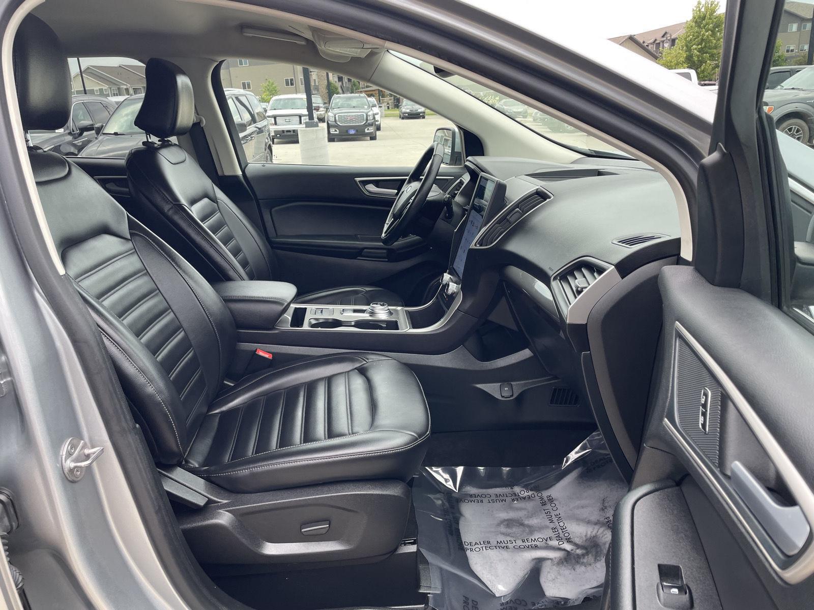 Vehicle photo 19
