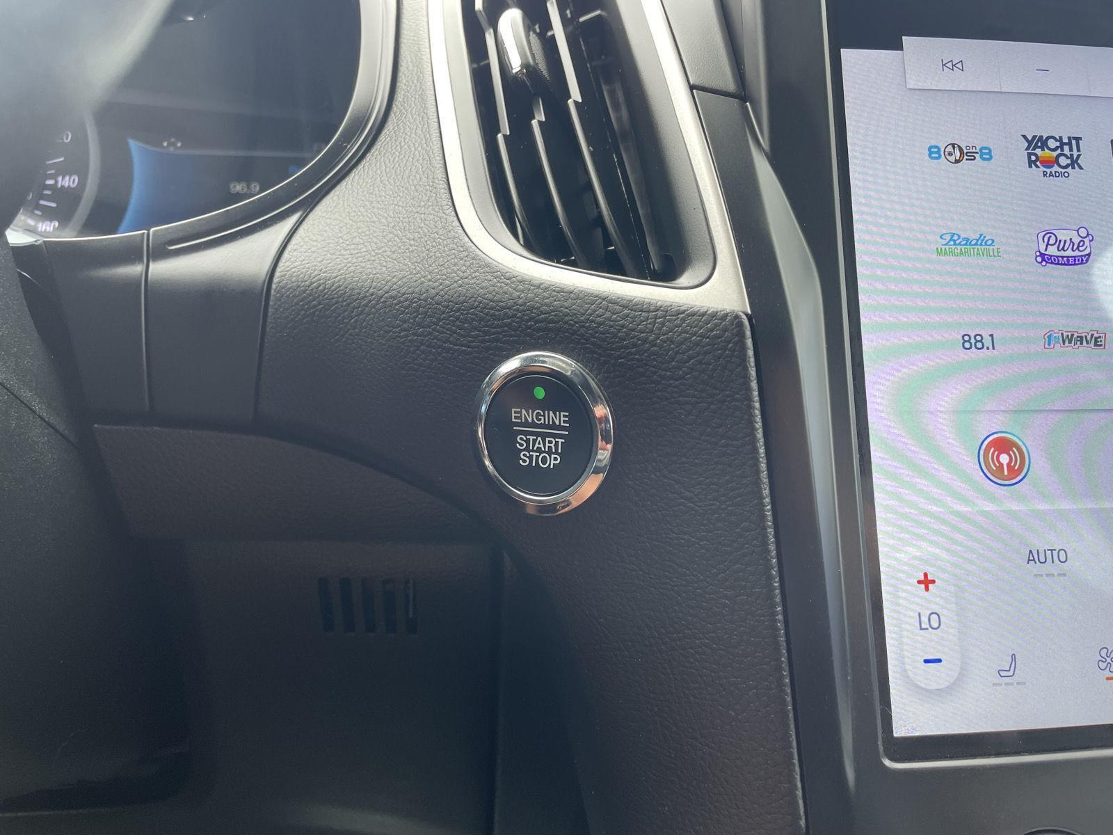 Vehicle photo 24
