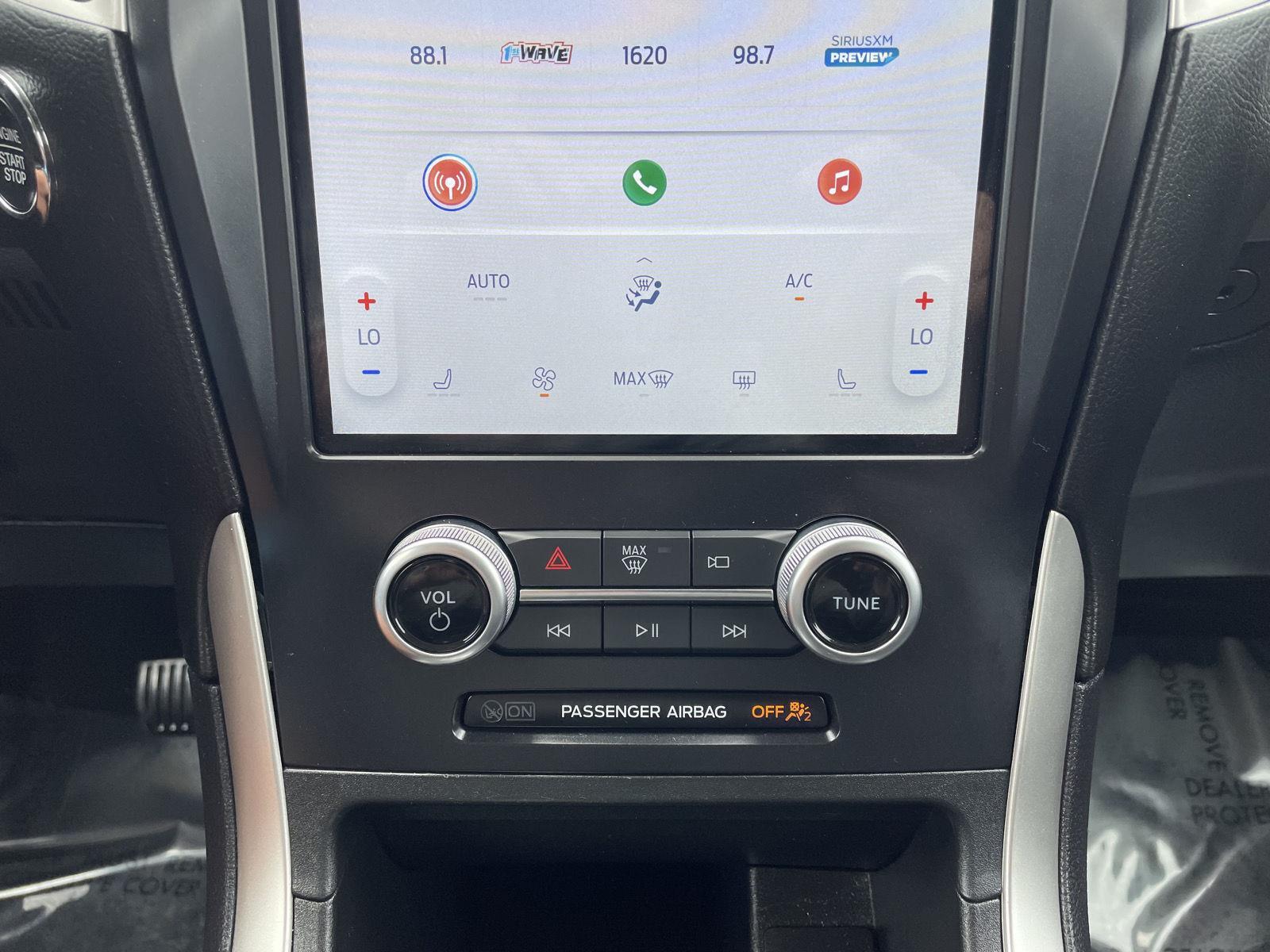 Vehicle photo 25