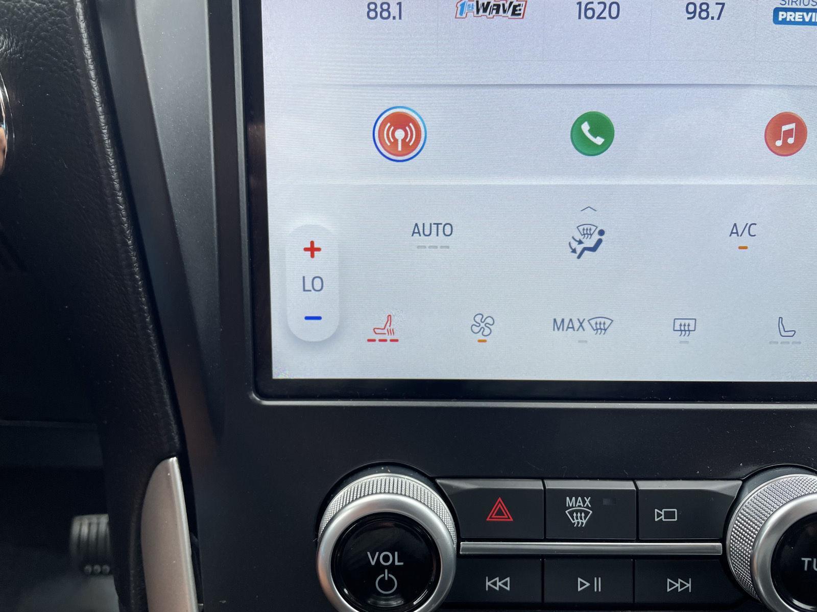 Vehicle photo 26