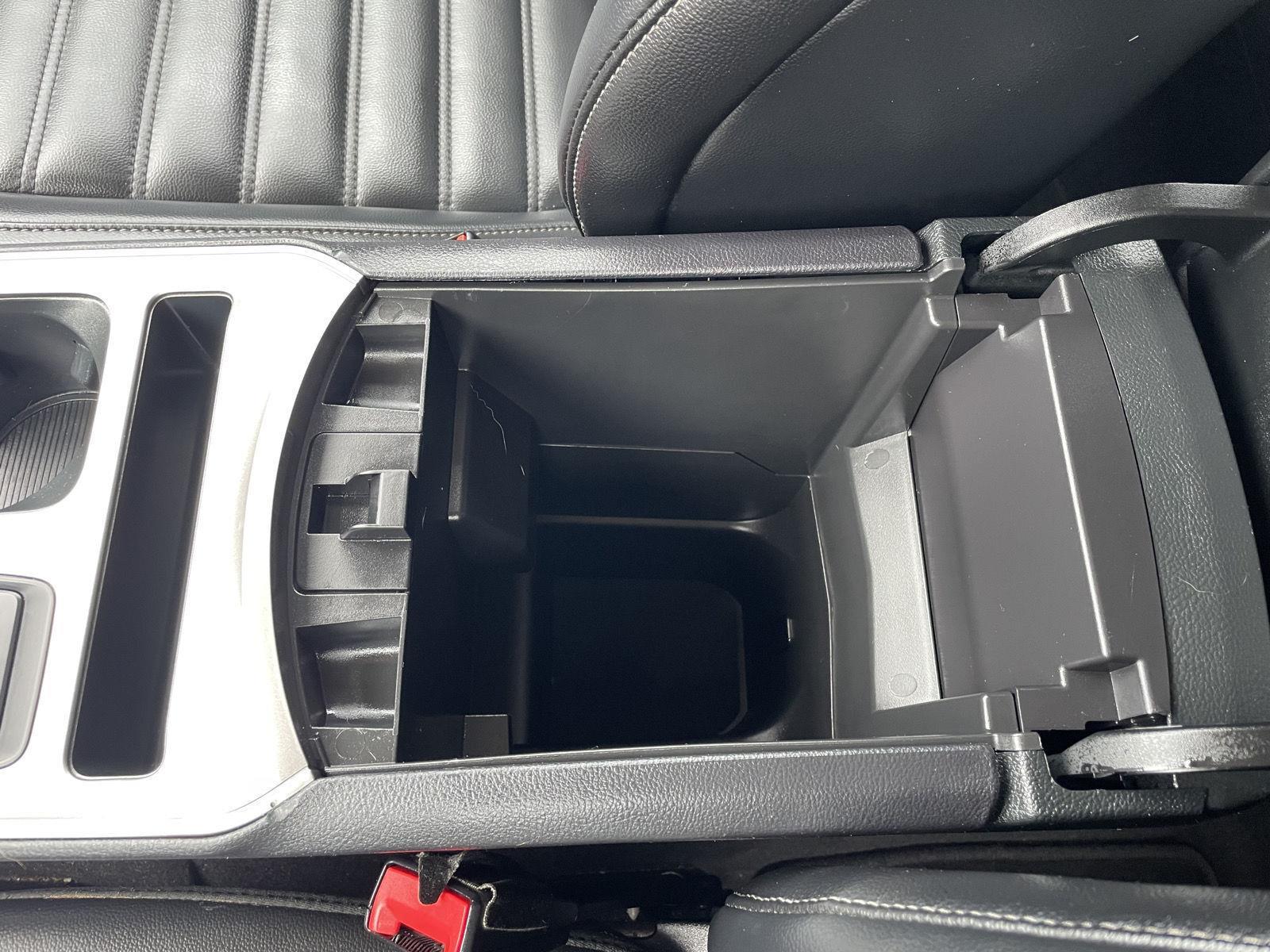 Vehicle photo 30