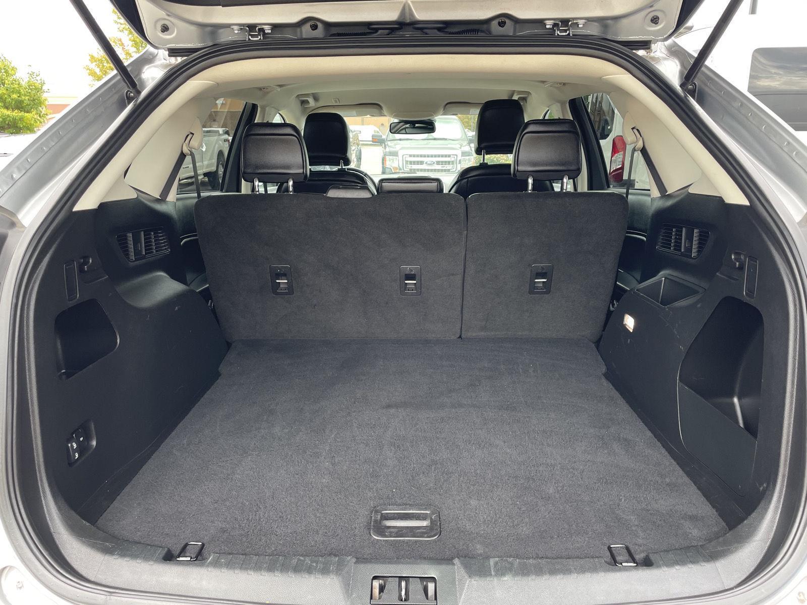 Vehicle photo 34