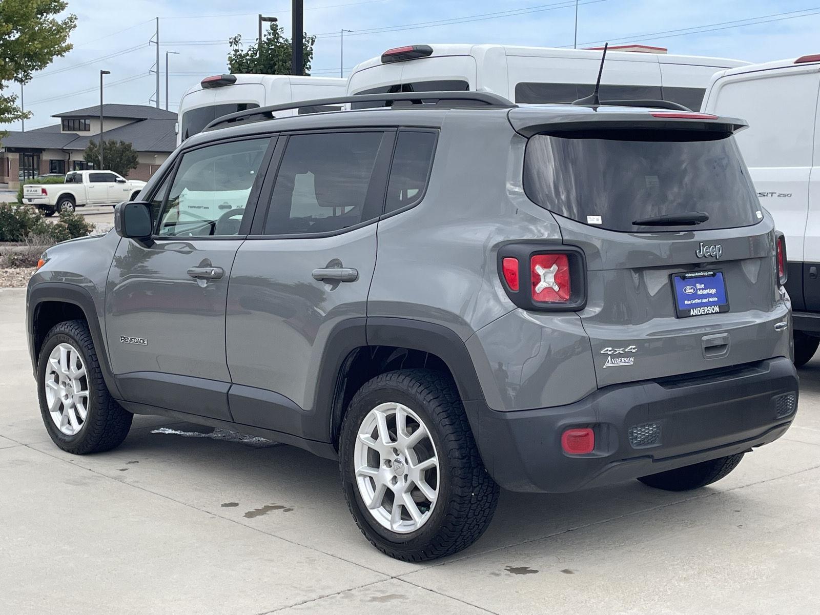 Vehicle photo 9