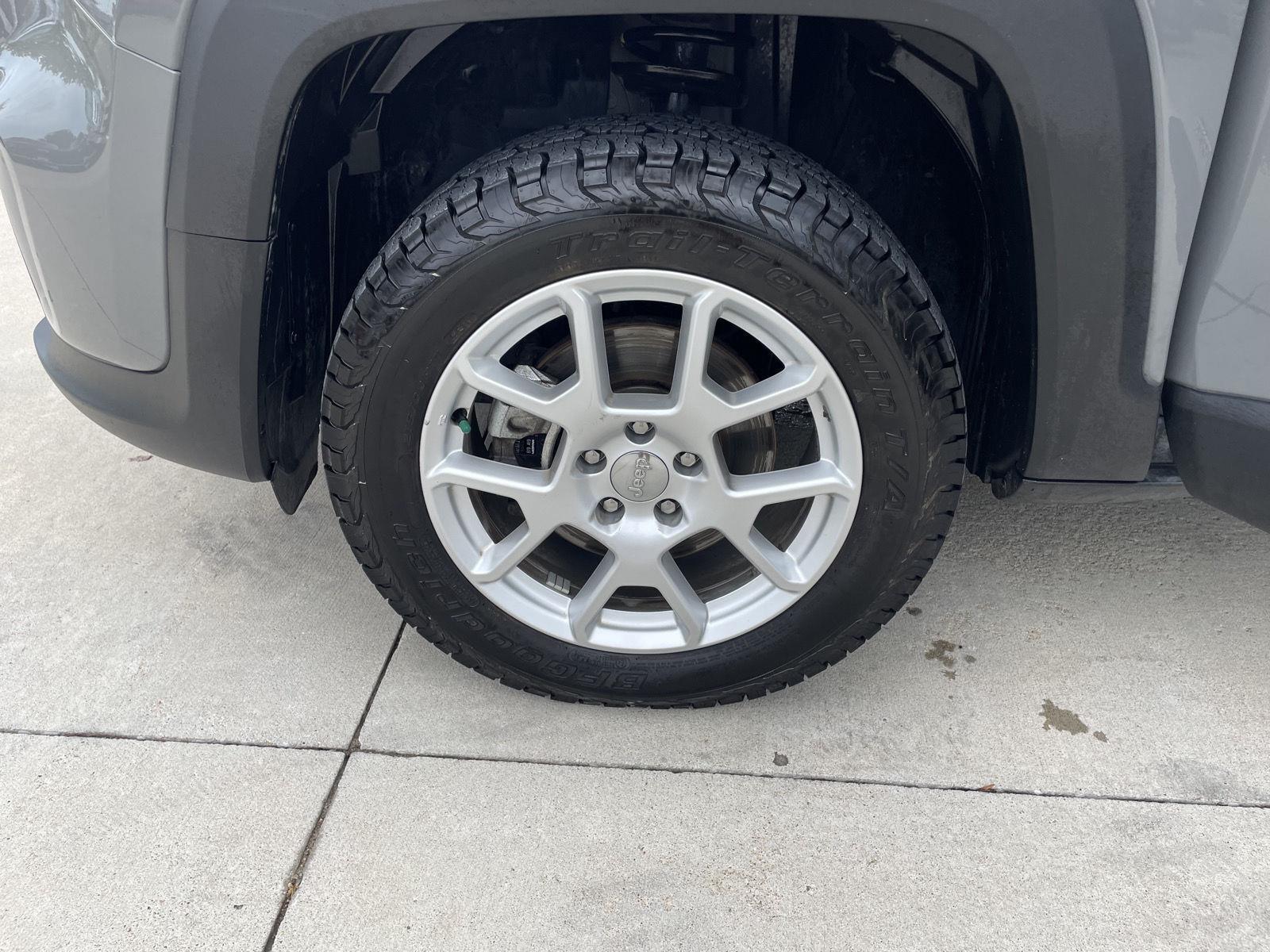 Vehicle photo 10