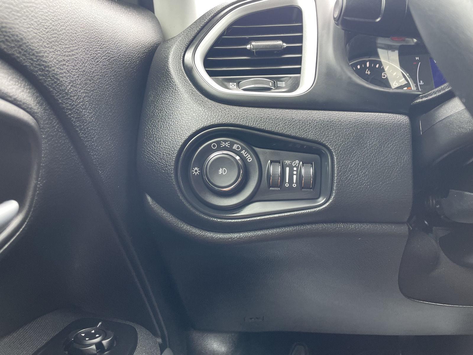 Vehicle photo 16