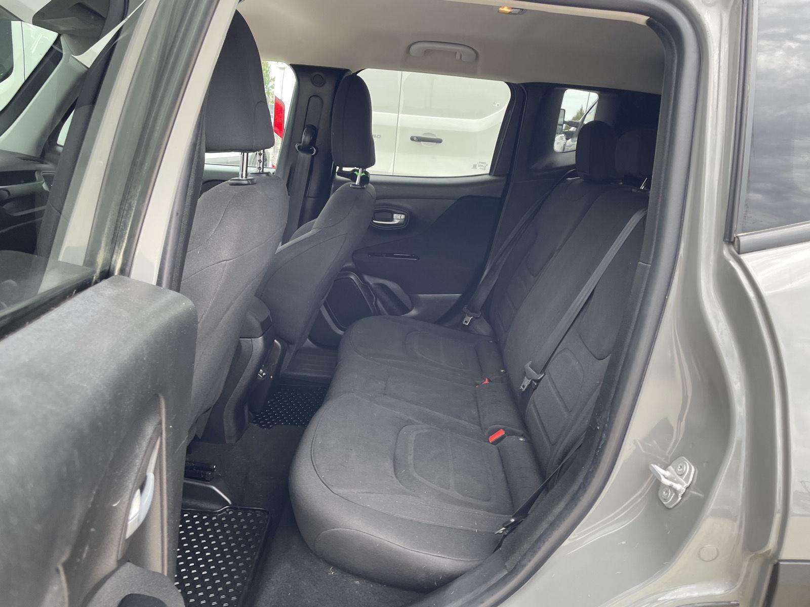 Vehicle photo 19