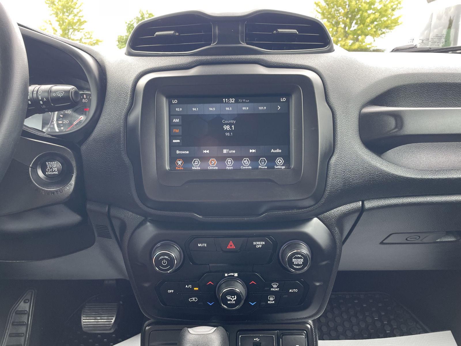 Vehicle photo 21