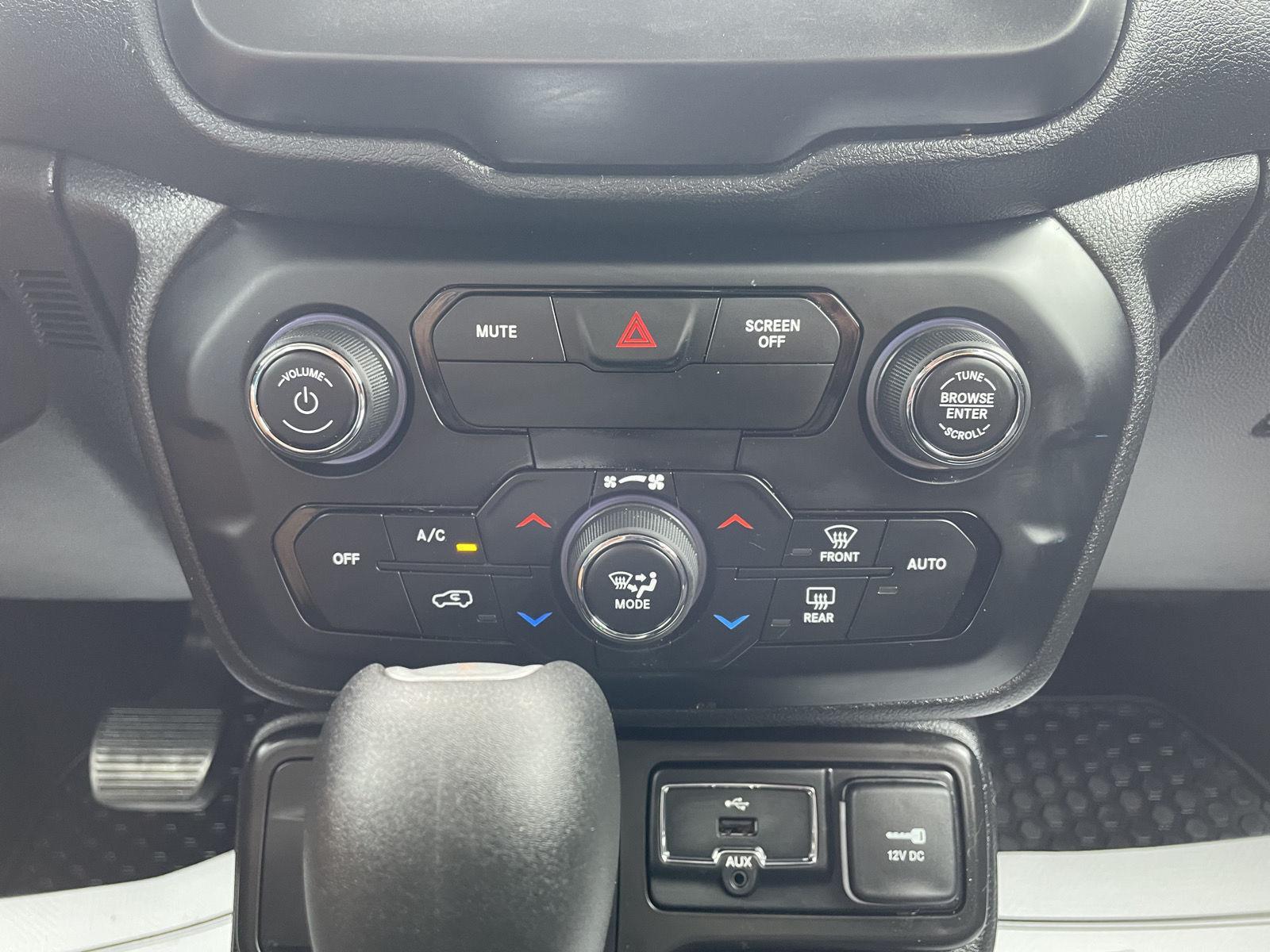 Vehicle photo 23