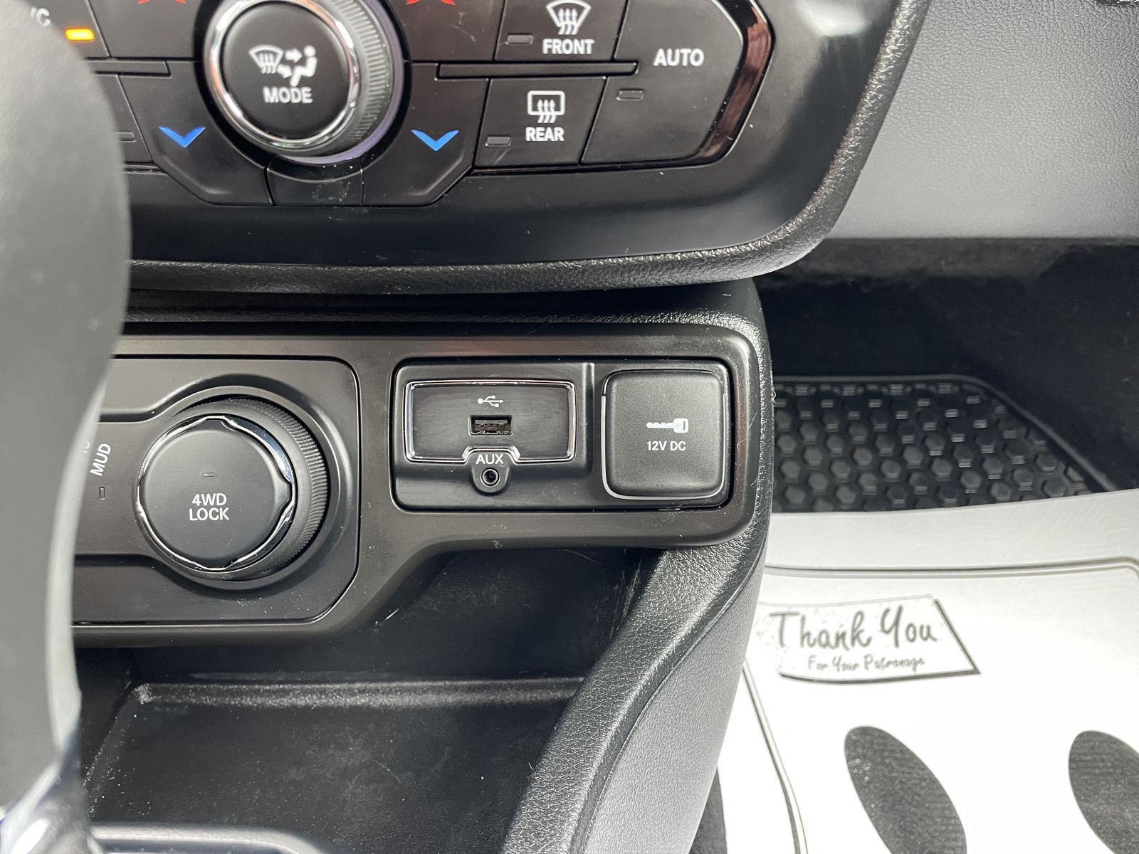 Vehicle photo 25