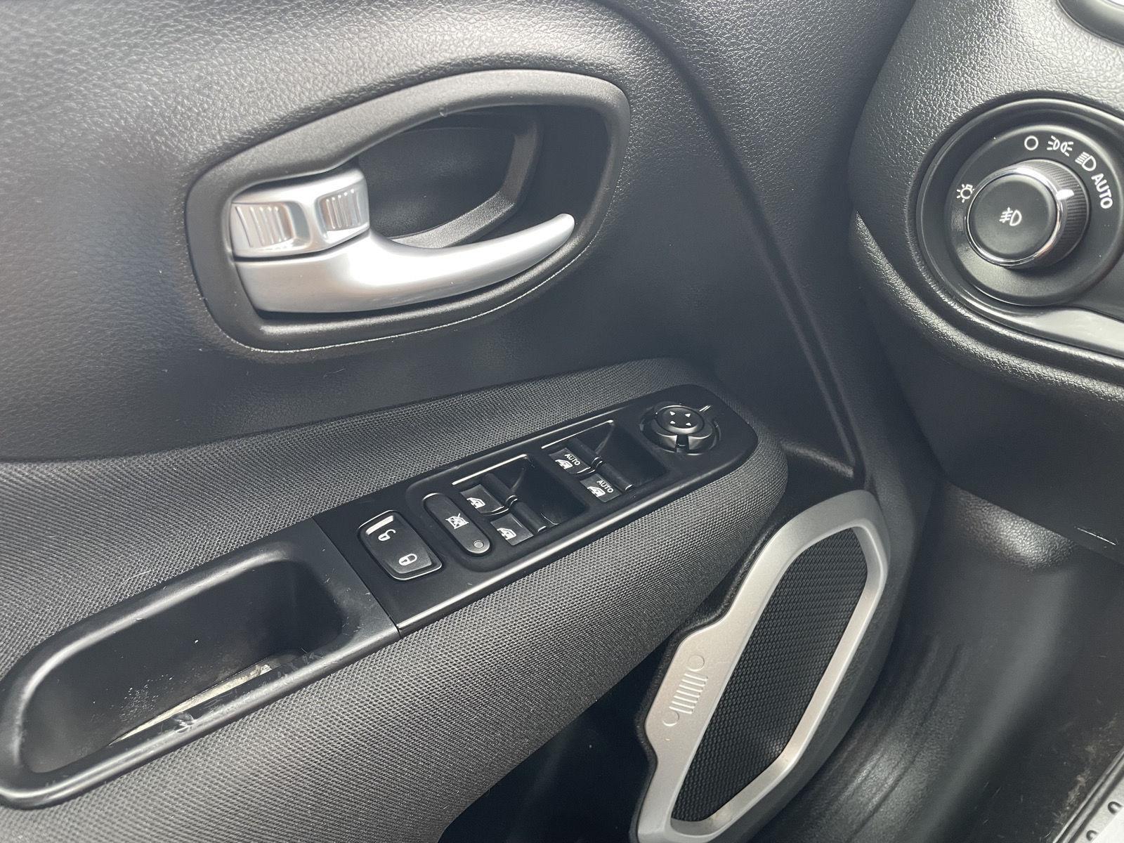 Vehicle photo 26